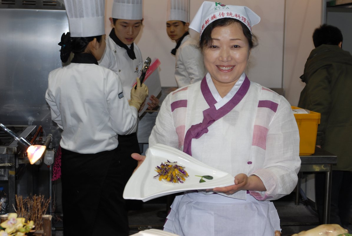 李淑女士在首尔国际饮食博览会